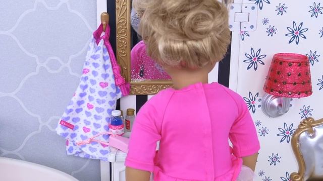 Baby Dolls Pillow Fight in Bunk Bedroom! Play Toys friendship story! смотреть онлайн