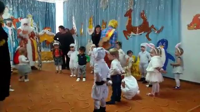 Вторая младшая группа новогодняя сказка Волк и семеро козлят смотреть онлайн