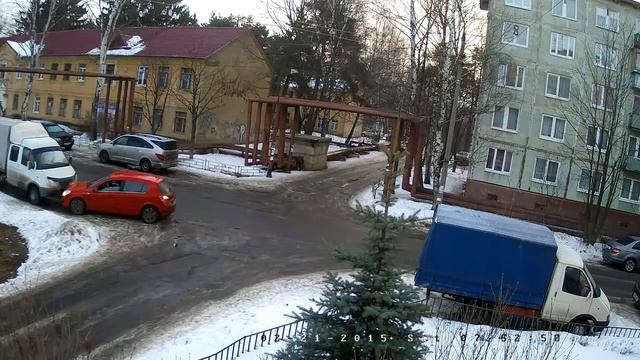 Прямо перед камерой