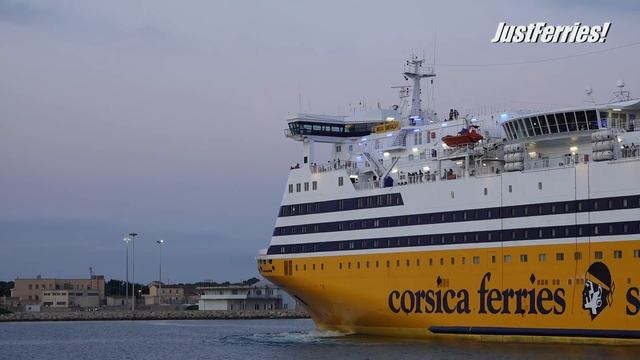 Arrival of ferry MEGA SMERALDA in Porto Torres (Corsica Sardinia Ferries) смотреть онлайн