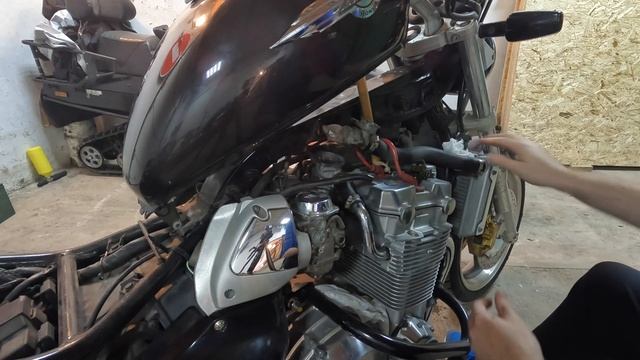 Замена термостата на мотоцикле Honda x4 за 250р смотреть онлайн