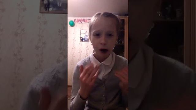 Ем очень кислые конфеты. Их 3! Что случилось с моим языком и губами?! смотреть онлайн