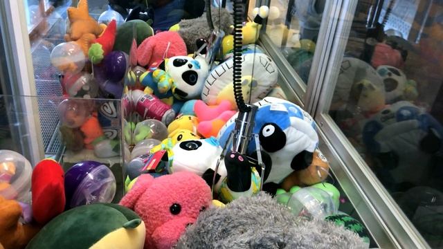 Играм на панду в аппарате хватайка!! смотреть онлайн