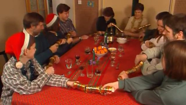 15 Christmas Traditions British People LOVE смотреть онлайн