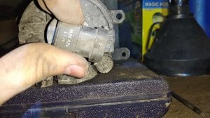 Демонтаж противотуманной фары, замена стекла, замена лампочки на TOYOTA COROLLA FIELDER 161