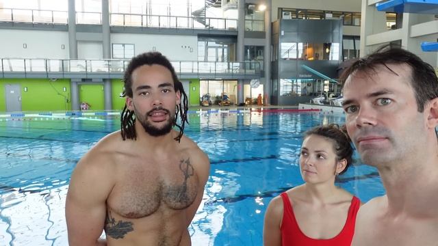 How To Rescue Someone From Drowning - Baywatch VS Real Life смотреть онлайн