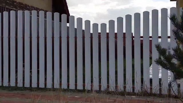 Как зделать Евроштакетник штакетник горкой забор огрождения . смотреть онлайн