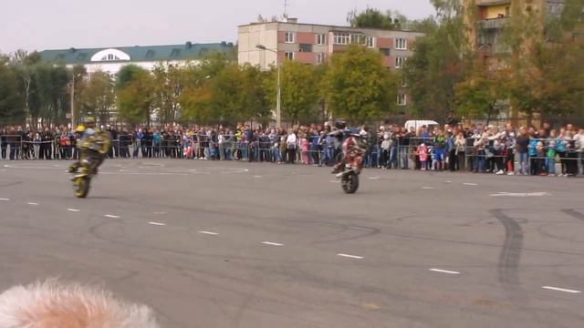 Катаемся стоя на мотоцикле смотреть онлайн