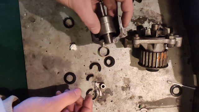 Водяной насос автомобильный. Помпа Mitsubisi.