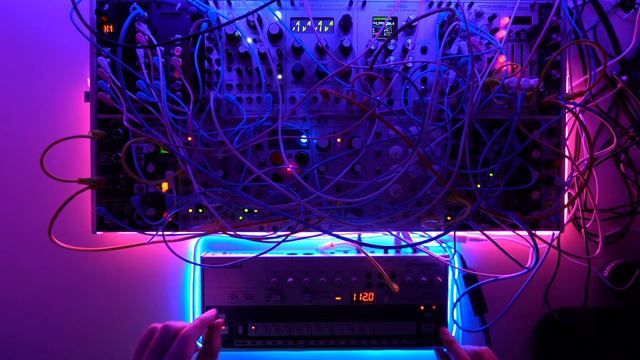 Roland Boutique TR-06 & Modular Synth Noise/Industrial Improvisation смотреть онлайн