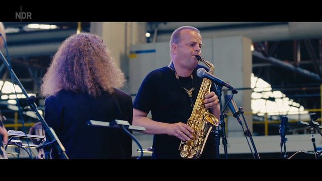 Kinan Azmeh & NDR Bigband: "The Canteen" | NDR смотреть онлайн