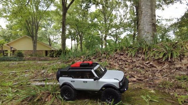 SCX24 Bronco RC truck first run смотреть онлайн