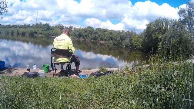 Ловля уклейки на маховою снасть в селе Ново-Павловка на реке Сугоклея смотреть онлайн