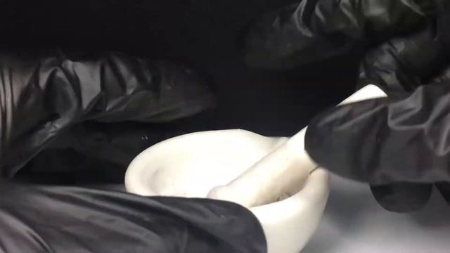Оксипентатиоцианатомолибдат Калия - K2[MoO(SCN)5]. Реакция (NH4)6Mo7O24, KSCN и HCl.