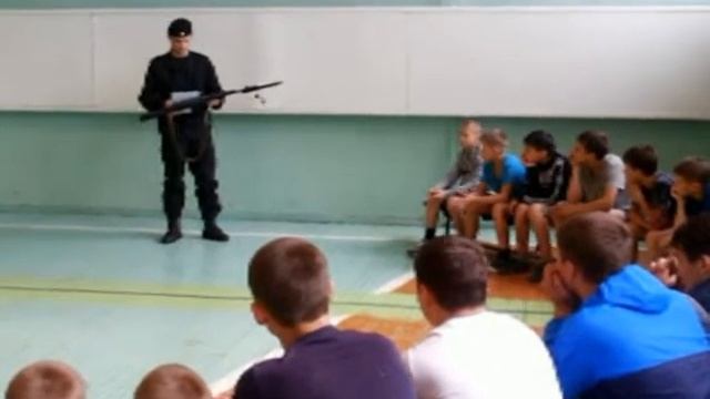 Плечо к плечу