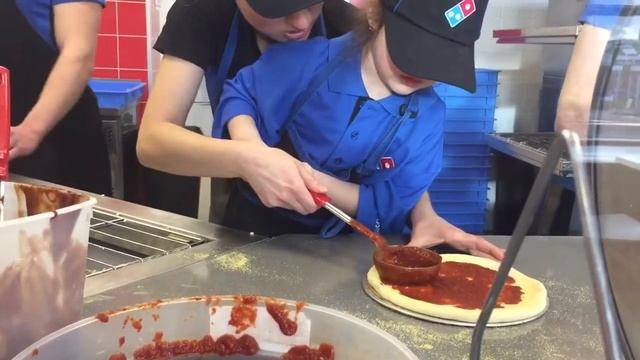 Софи в pizza Domino's смотреть онлайн