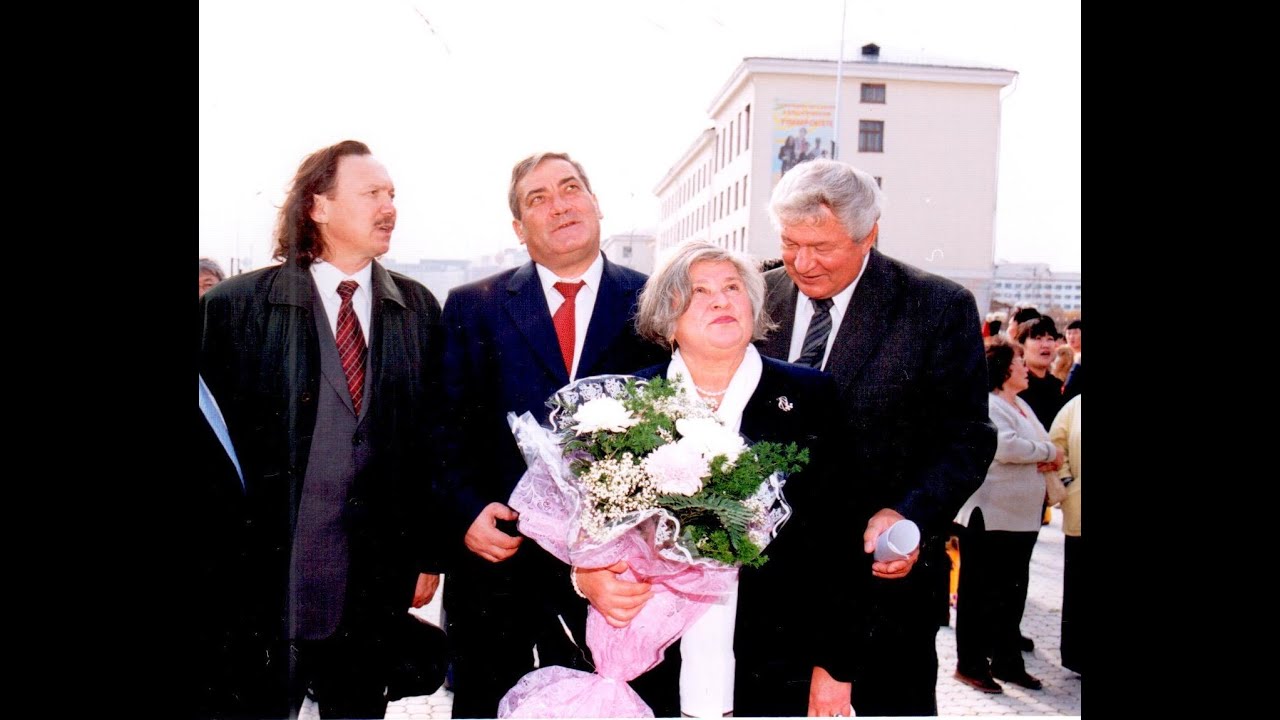 Памятник М.К. Аммосову открыт в столице Якутии. 2005 г. смотреть онлайн