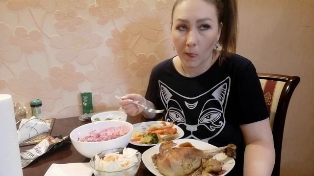 МУКБАНГ/ГОЛЕНЬ ИНДЕЙКИ, ОВОЩИ./ПОГОВОРИМ О ПОХУДЕНИИ. смотреть онлайн