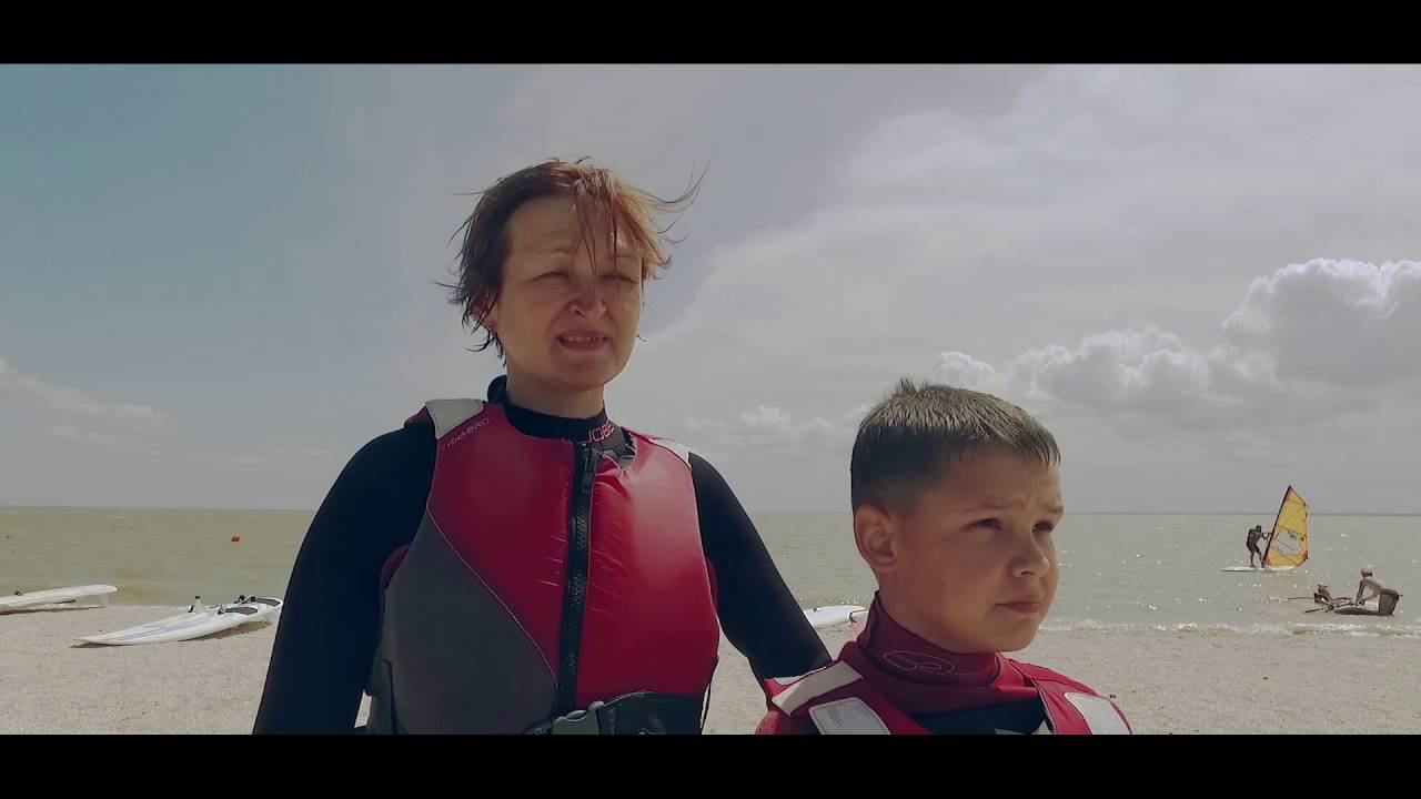 Семейный отдых на море в Акватория Лета Ейск на Азовском море. Обучение виндсерфингу для начинающих. смотреть онлайн