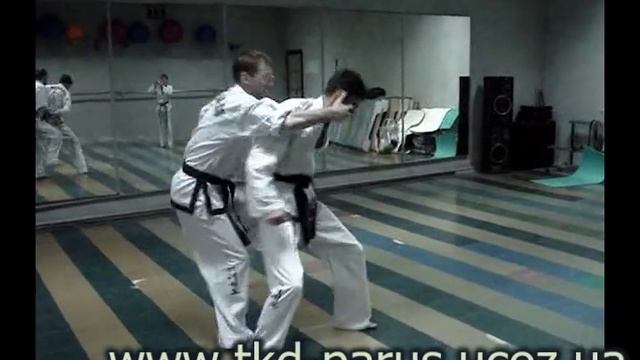 осв от захвата за кисть разн рукой( загибом руки за спину(нырком)) смотреть онлайн