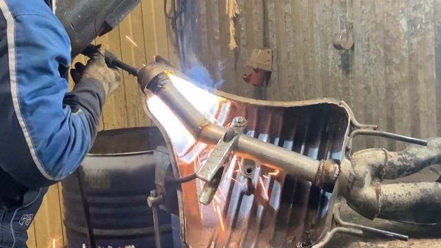 Установка пламегасителей и тюнинг выхлопа. Mercedes Benz CL500 смотреть онлайн