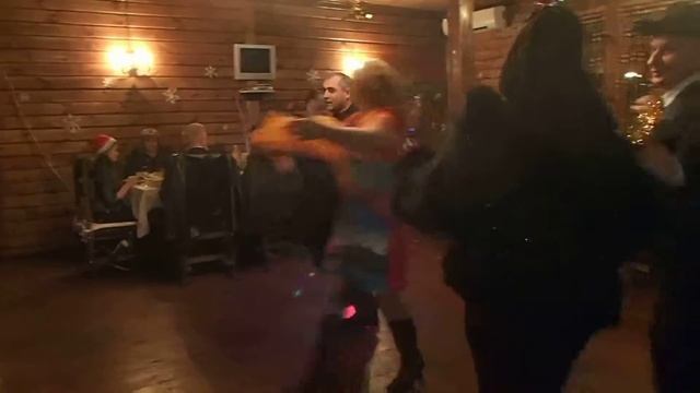 Новый Год 2014 в ресторане "На коня!" поздравление гостей в грузинских костюмах смотреть онлайн