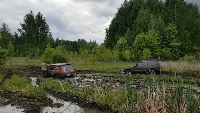 UNIMOG всё таки встрял, тянут три лебедки OFF ROAD 4X4 смотреть онлайн