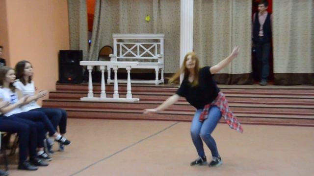 Лицейская дискотека(30.10.15). Танец Екатерины Колесниковой. смотреть онлайн