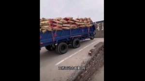 Бесстрашные трициклисты. Повторять не рекомендуется. Рекламные ролики грузовых китайских трициклов