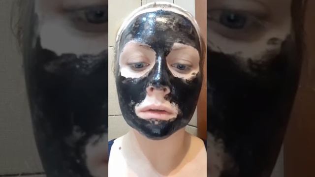 Какая клёвая чёрная маска-плёнка для лица с углём? код 34872 смотреть онлайн