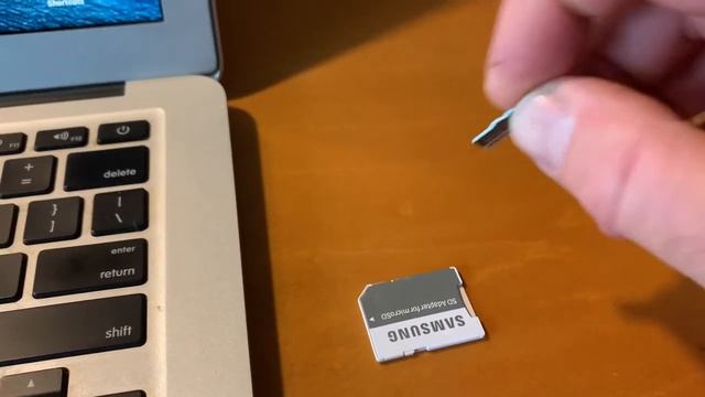 How to Use a Micro SD Card on a Macbook смотреть онлайн