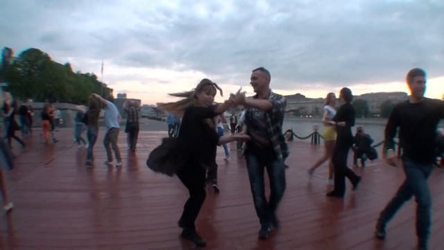 24 мая 2017 ОпенЭйр элегантно танцуют Николай и Альбина смотреть онлайн