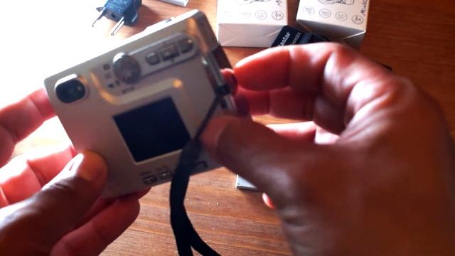 How To Use Battery Old Digital Camera The Minolta Dimage FP1 | NP200