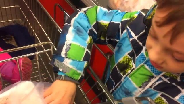 VLOG : ПОКУПКИ ФОЗЗИ / КУПИЛИ НАУШНИКИ 30.01.18 смотреть онлайн