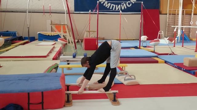 упражнение для спичага. Школа растяжки и эквилибристики №1 смотреть онлайн