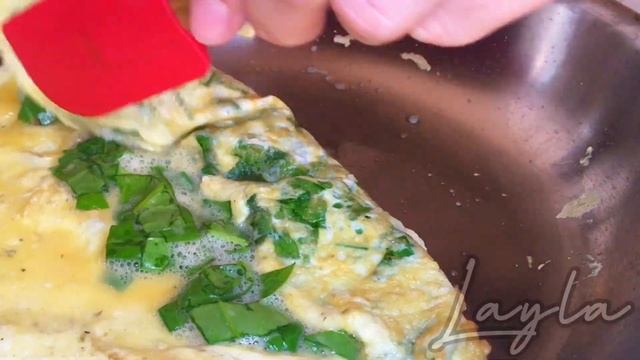 БЫСТРЫЙ ПОЛЕЗНЫЙ ЗАВТРАК / ЯИЧНЫЙ РУЛЕТ С ШПИНАТОМ / красиво и вкусно / рецепты Лайла смотреть онлайн