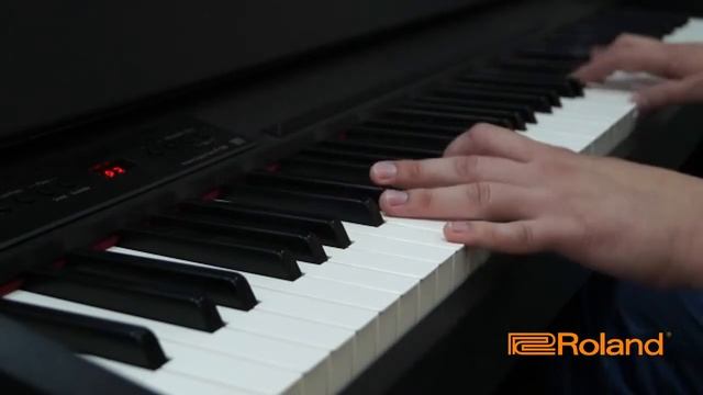 Демонстрация цифрового фортепиано ROLAND F-120-SBA смотреть онлайн