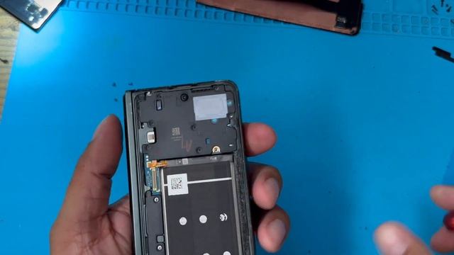 Samsung Galaxy Z Fold 3 Broken Screen Repair - Battery смотреть онлайн