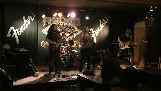 Bad Bimbos - Gimme Shelter