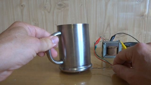 МУЗЫКА ИЗ КРУЖКИ и ЗАЖИГАЛКИ смотреть онлайн