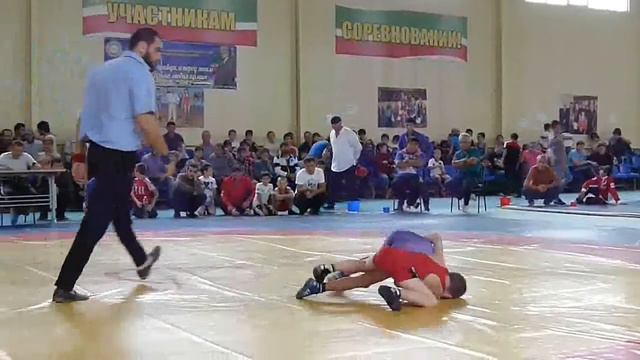 Борец Ильяс Дакаев. Нохчийчоь, г. Наур, Северный Кавказ. Греко-римская борьба. 22.08.2015г. смотреть онлайн
