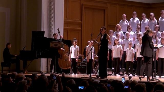 "А снег идет" Надежда ГУЛИЦКАЯ и Старший хор ДМХШ "Пионерия" им. Г.А.Струве смотреть онлайн