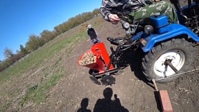 ПОСАДИЛИ РУССКУЮ КАРТОШКУ КИТАЙСКИМ ТРАКТОРОМ смотреть онлайн