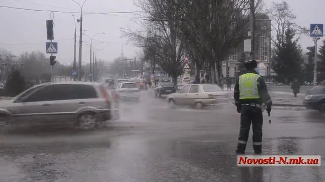 Видео Новости-N: Регулировка на перекрестке в Николаеве смотреть онлайн