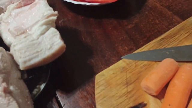 Варим шурпу,нога баранины в тандыре,солим сальцо смотреть онлайн