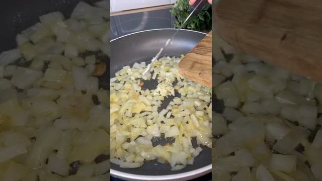 Гороховый суп с копчёностями и горчицей