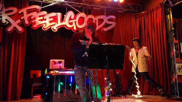ME SINGING OZZY'S BARK AT THE MOON AT LAS VEGAS' VINCE NEIL'S смотреть онлайн