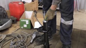 Ниссан жук замена передних стоек !!!