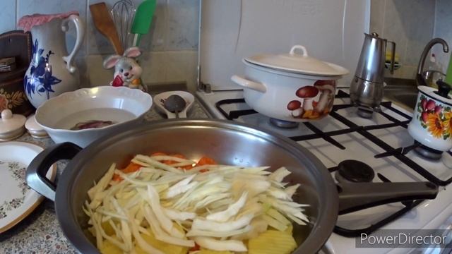Котлеты на овощной подушке, запеканка и суп с фрикадельками. Всё это готовим с любовью.Vlog.Брест смотреть онлайн