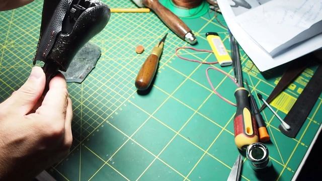 Процесс перетяжки кожей КПП на VESTA SW смотреть онлайн